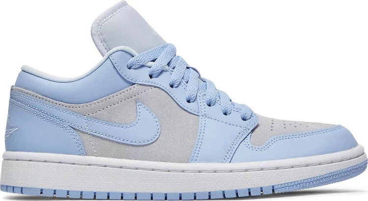 JORDAN 1 LOW ‘UNIVERSITY BLUE’ (WMNS)